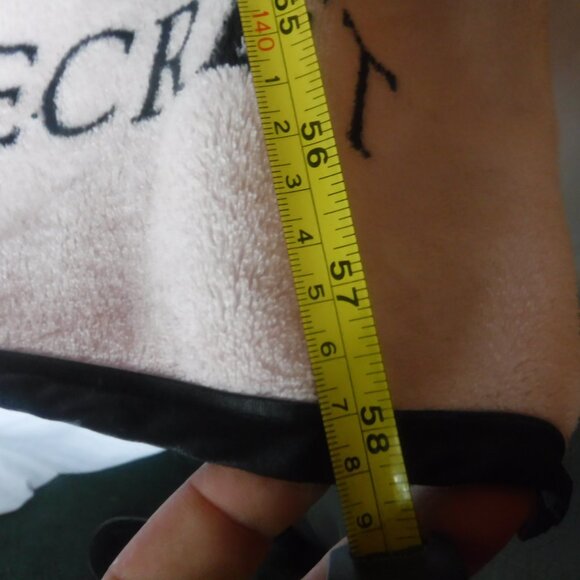 Victoria’s Secret Pink Black Logo Throw Blanket 67x48 - Picture 5 of 9